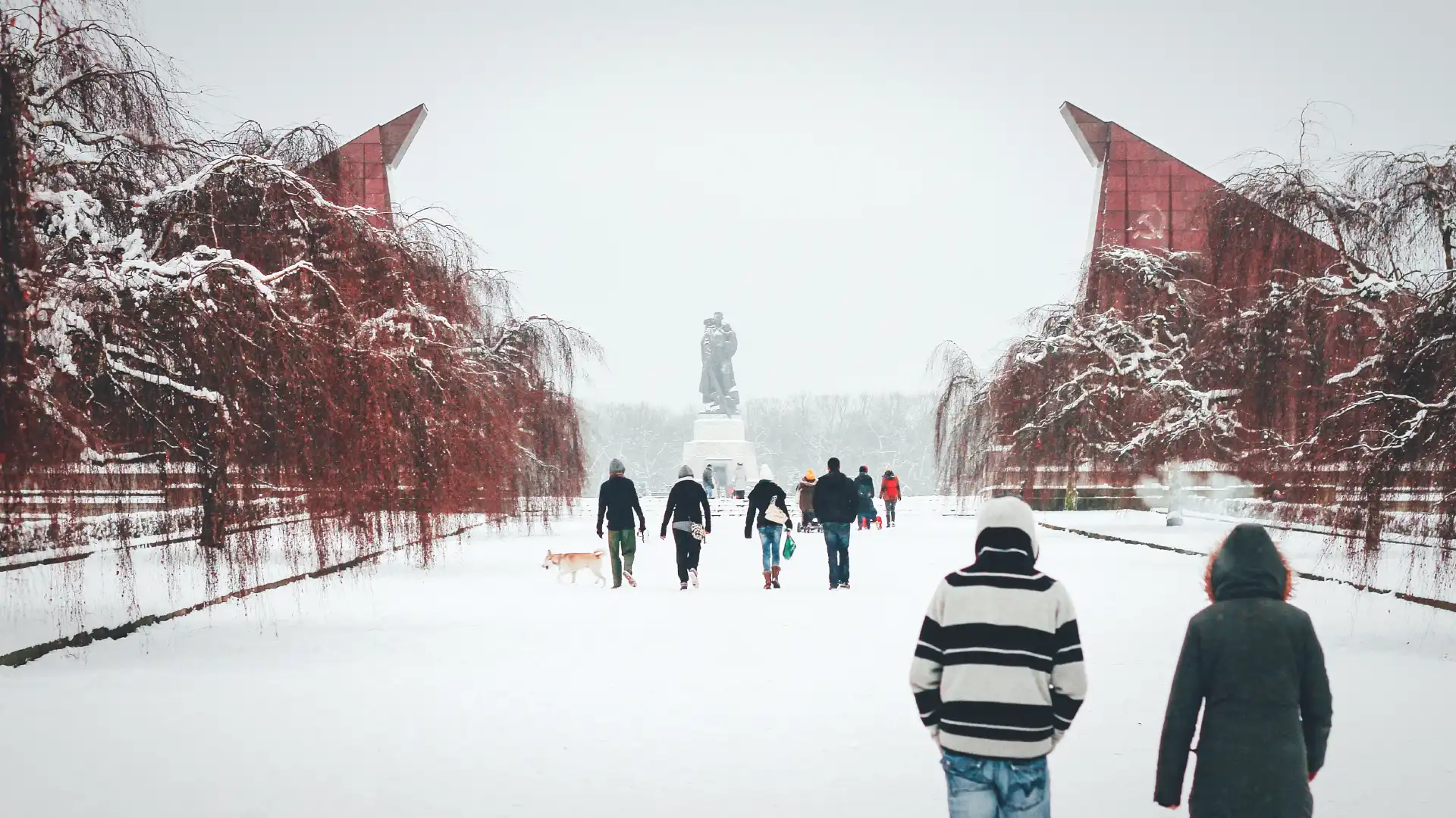 Hotels near Soviet War Memorial Treptow