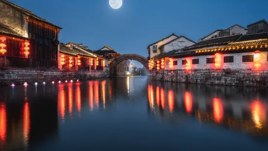 Nanxun Ancient Town Rowboat