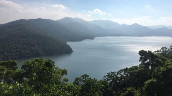 石竹山是在福州的地级市福清的石竹街道。附近有水库，这里真的是