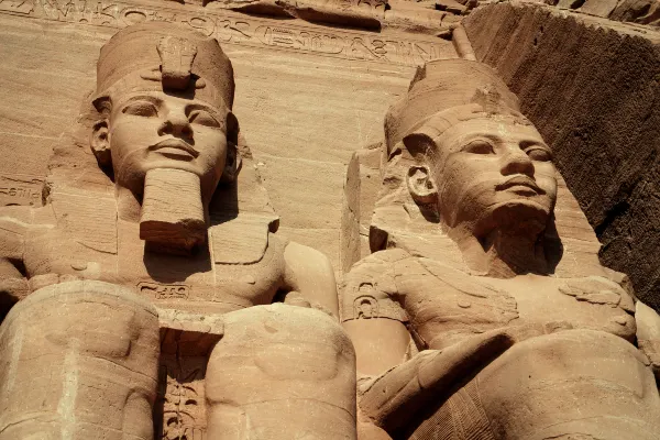 Hotel dekat Temple of Nefertari