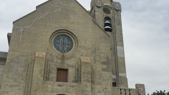 西望洋山，这里有主教山小堂，有瞭望台。瞭望台能看到澳门塔，新