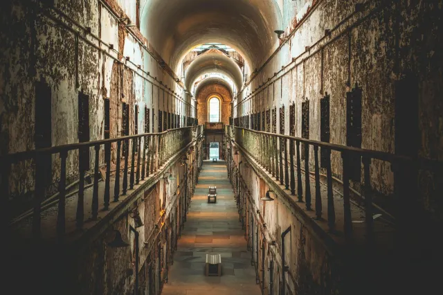 Die vielen leeren Gefängniszellen im Eastern State Penitentiary.