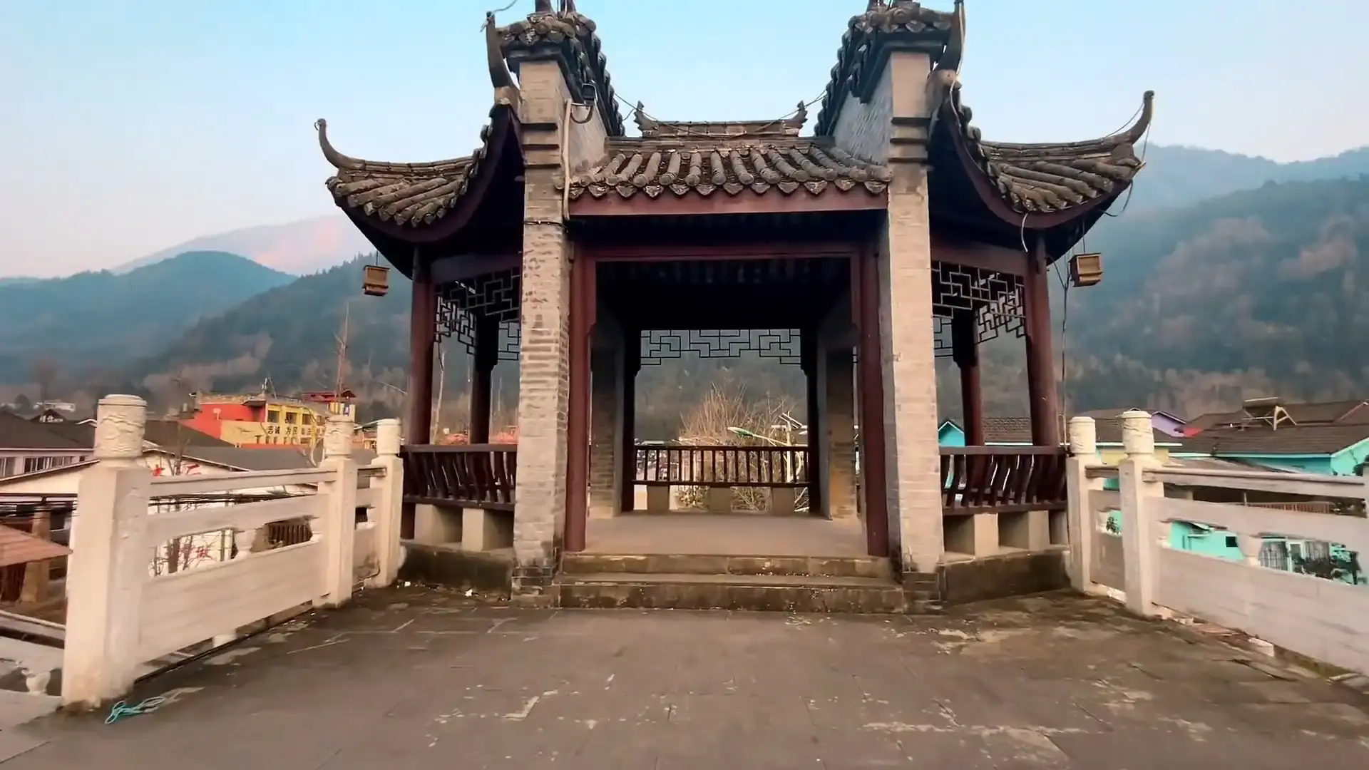 Hotels near Golden Qingping Scenic Area - Fairy Tale Town