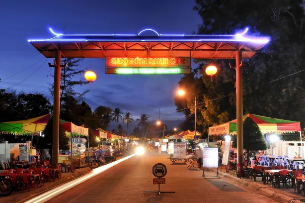 ตลาดกลางคืนฟู้โกว๊ก