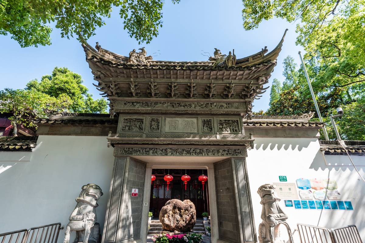 2️⃣ Yu Garden –Tempat wisata di Shanghai