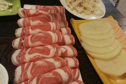 烫皮山羊肉火锅店