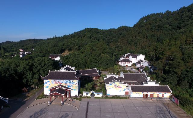 Taohuayuan (“Peach Blossom Land”)