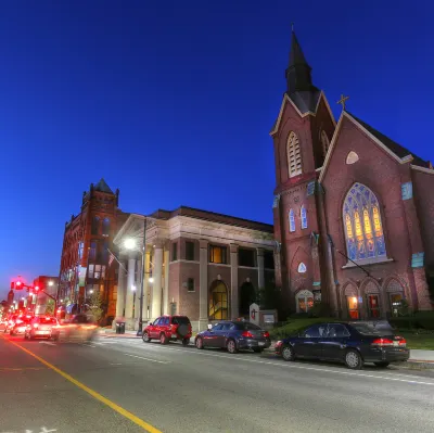 Hotels near SNHU Arena