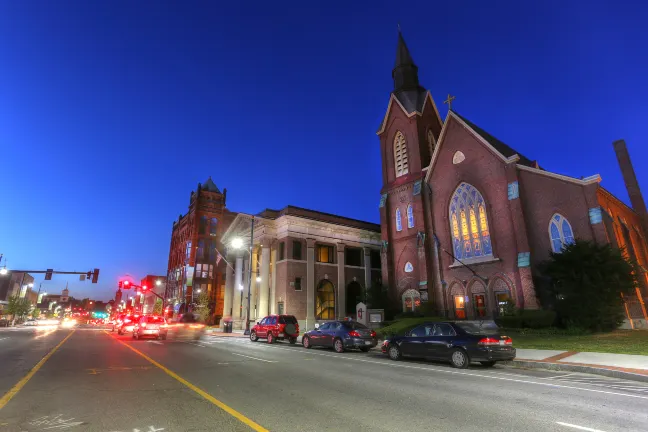 Hotels near SNHU Arena