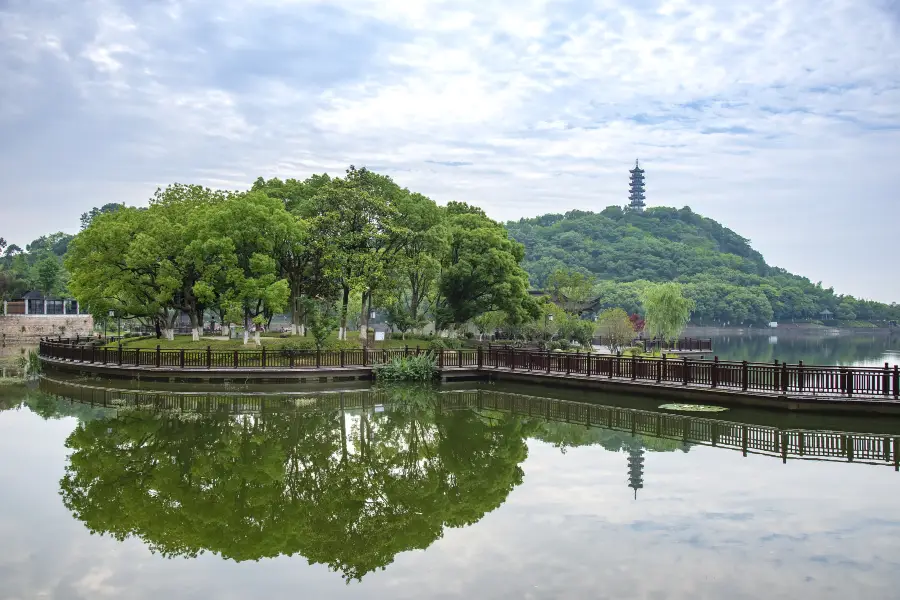 東穀湖