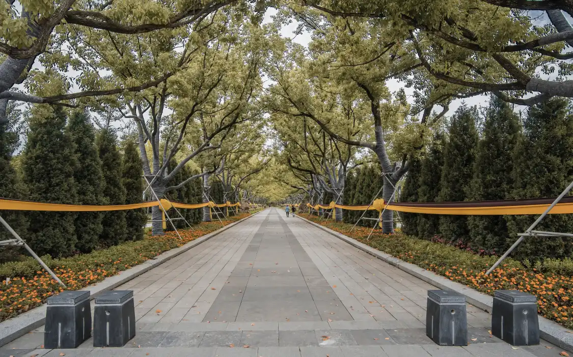 Hotels near Holy Path, Tomb of Yu the Great