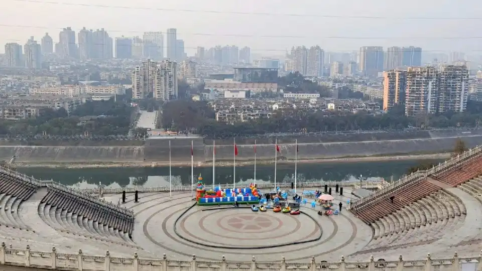 Hotels near Baizitu Cultural Square