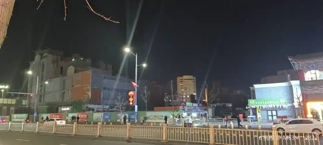 Hotels near Tata'er Temple