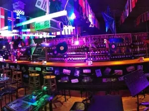 壹玖捌贰BAR
