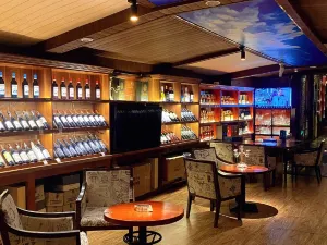 83 Lounge Whiskey & Cocktail·BH WINE CELLAR