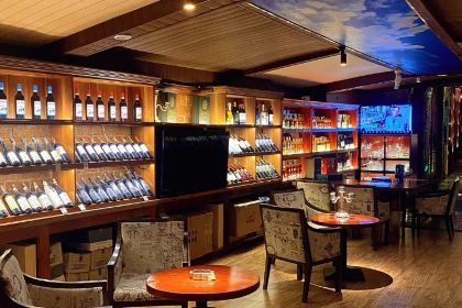 83 Lounge Whiskey & Cocktail·BH WINE CELLAR