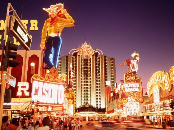 E Fremont St