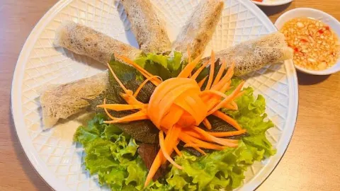 Tiệm ăn Đà Lạt Phố - Restaurant in ด่าหลัต