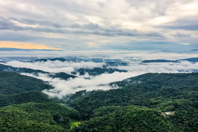Sea of Clouds in Pu'er