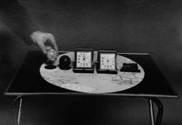 Bonington Vitrines #28: Gestures – Someone’s Doing Something | Bonington Gallery