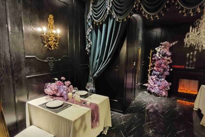 Flaky clouds ART CONCEPT RESTAURANT