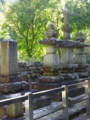 武田勝賴墓所