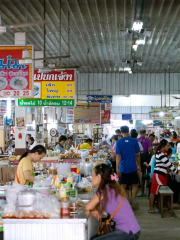 Pho Chai Market