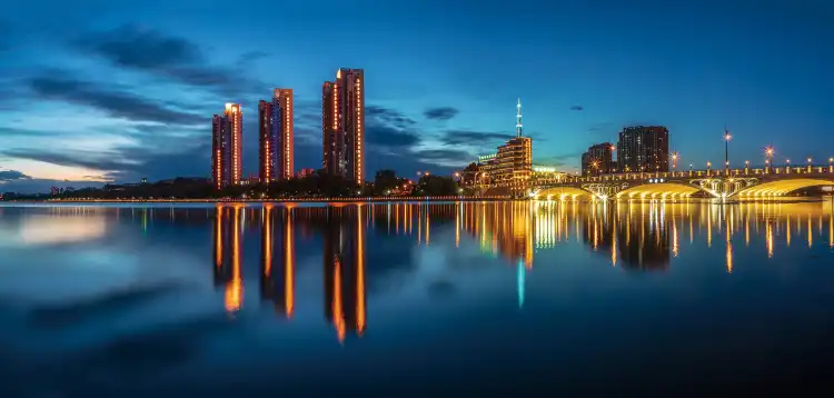 Hotels near Laodong Lake