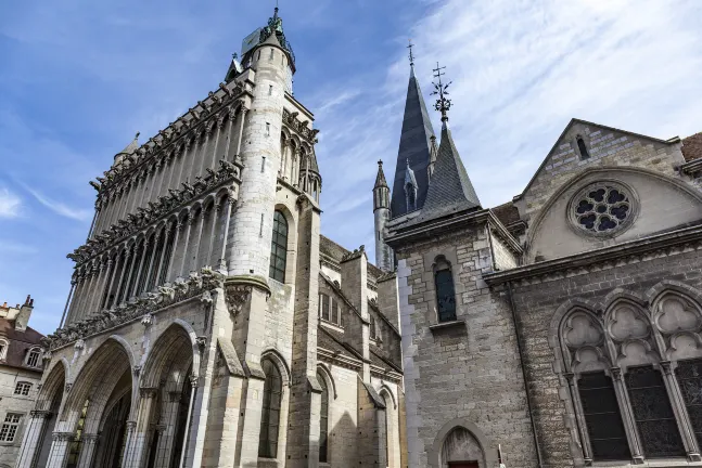 Nevers Train Station โรงแรมใกล้เคียง