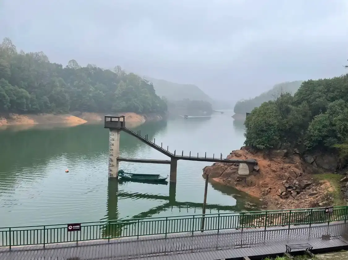 Hotels near Tianchi Pond