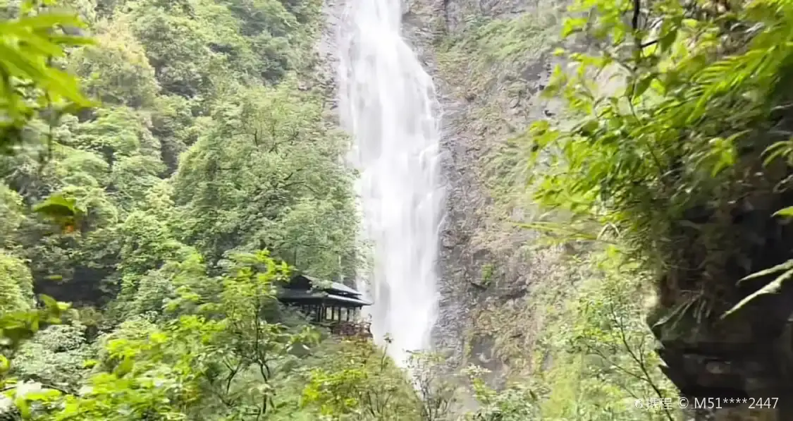 Hotels near Qianjiadong Village