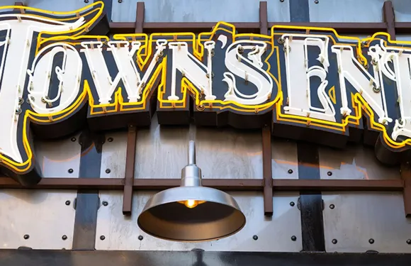Town's End Bar and Grill