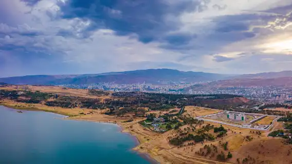 All kinds of translators, Guide , private charter, pick-ups, photographers, business escorts, medical accompaniment, travel guides, customization in Georgia