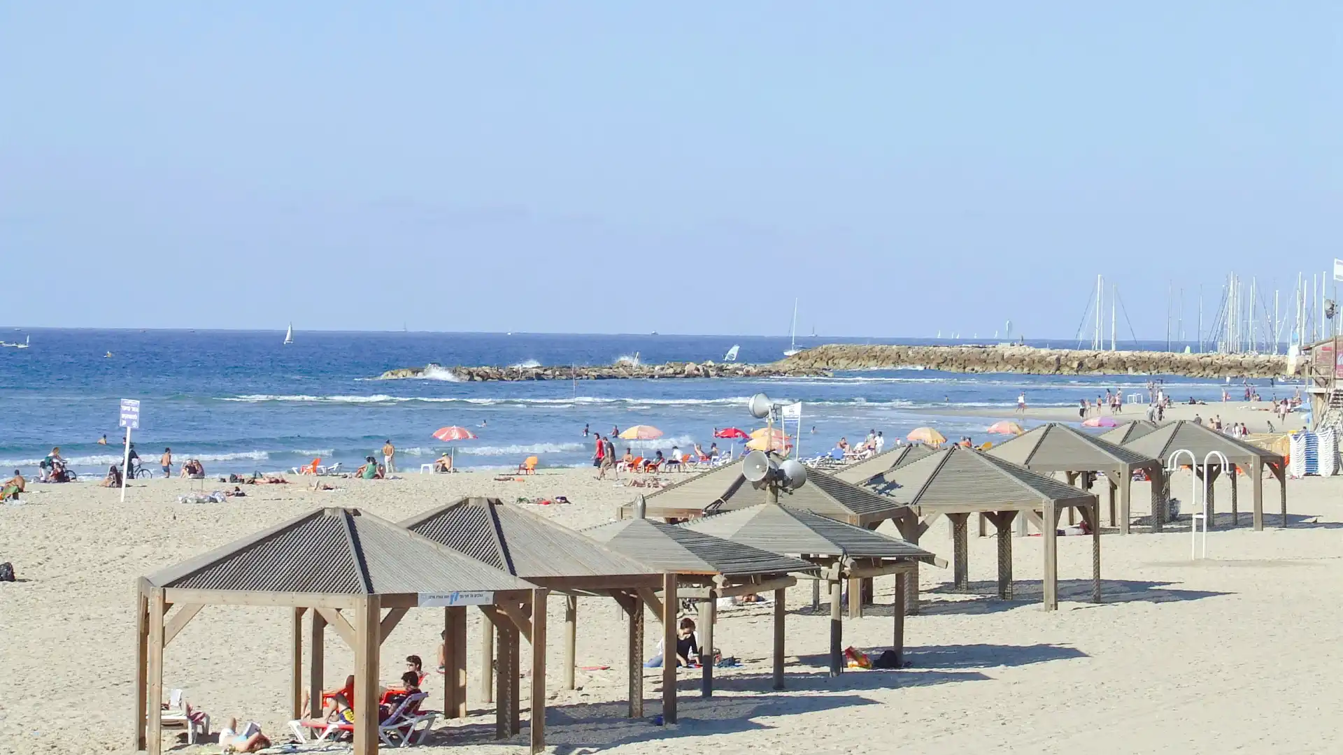 Hotels near Metzitzim Beach