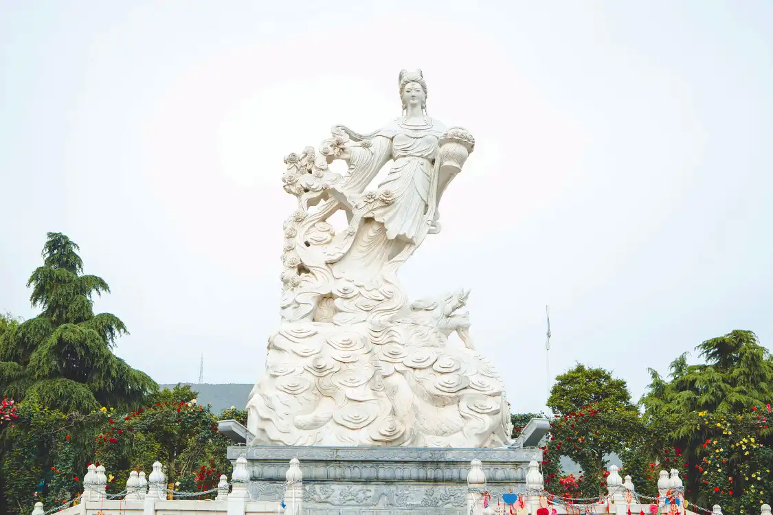 Hotels near Chinese Rose Garden