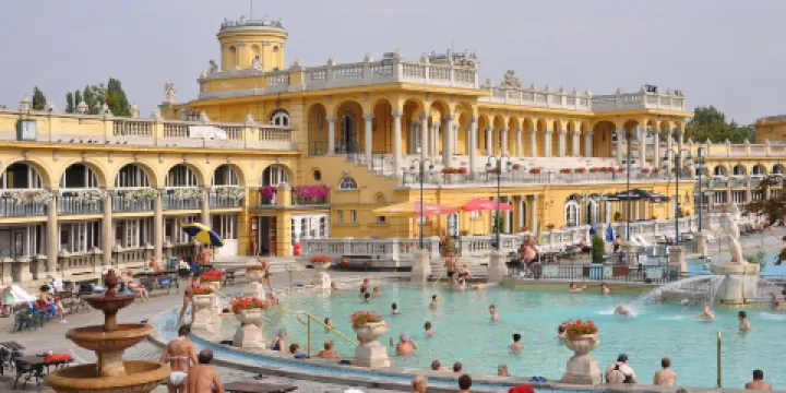 塞切尼溫泉浴場