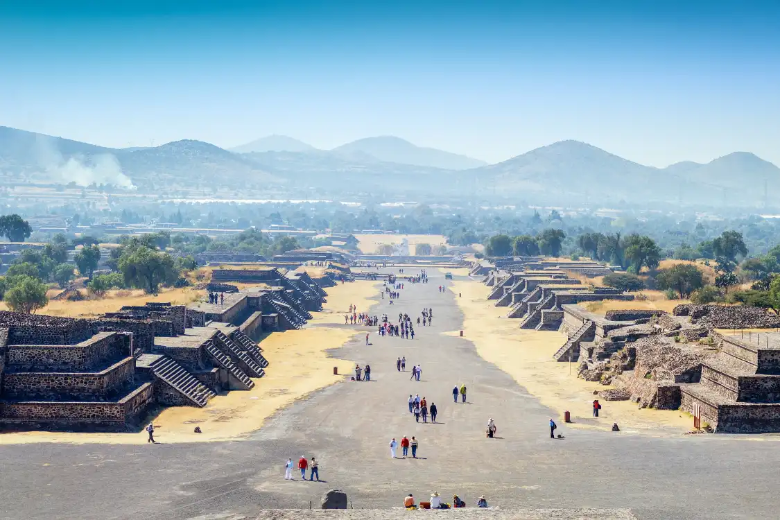 Hotels near La Calzada de los Muertos