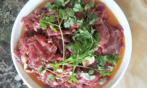 沈记酸菜牛肉火锅店(九号路店)