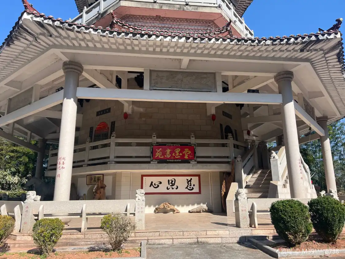 Hotels near Cien Pagoda