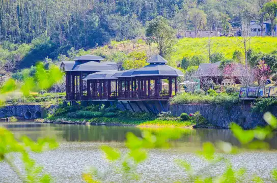 十里藍山周辺のホテル