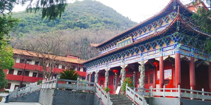Xiangshan Temple (Southwest Gate)