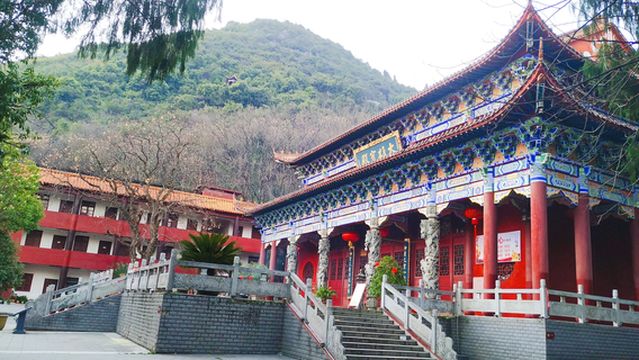 Xiangshan Temple (Southwest Gate)
