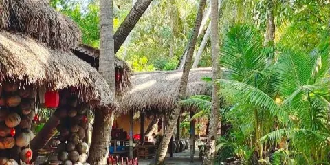 椰田黎苗風情村