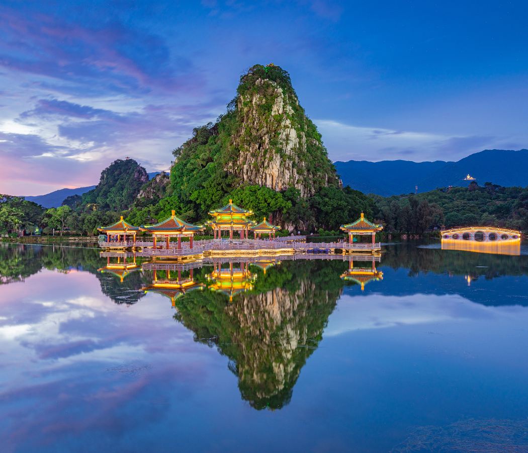 Seven Star Cave/Xinghu Scenic Spot/Zhaoqing Railway Station