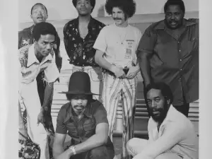 War & The Pointer Sisters Live