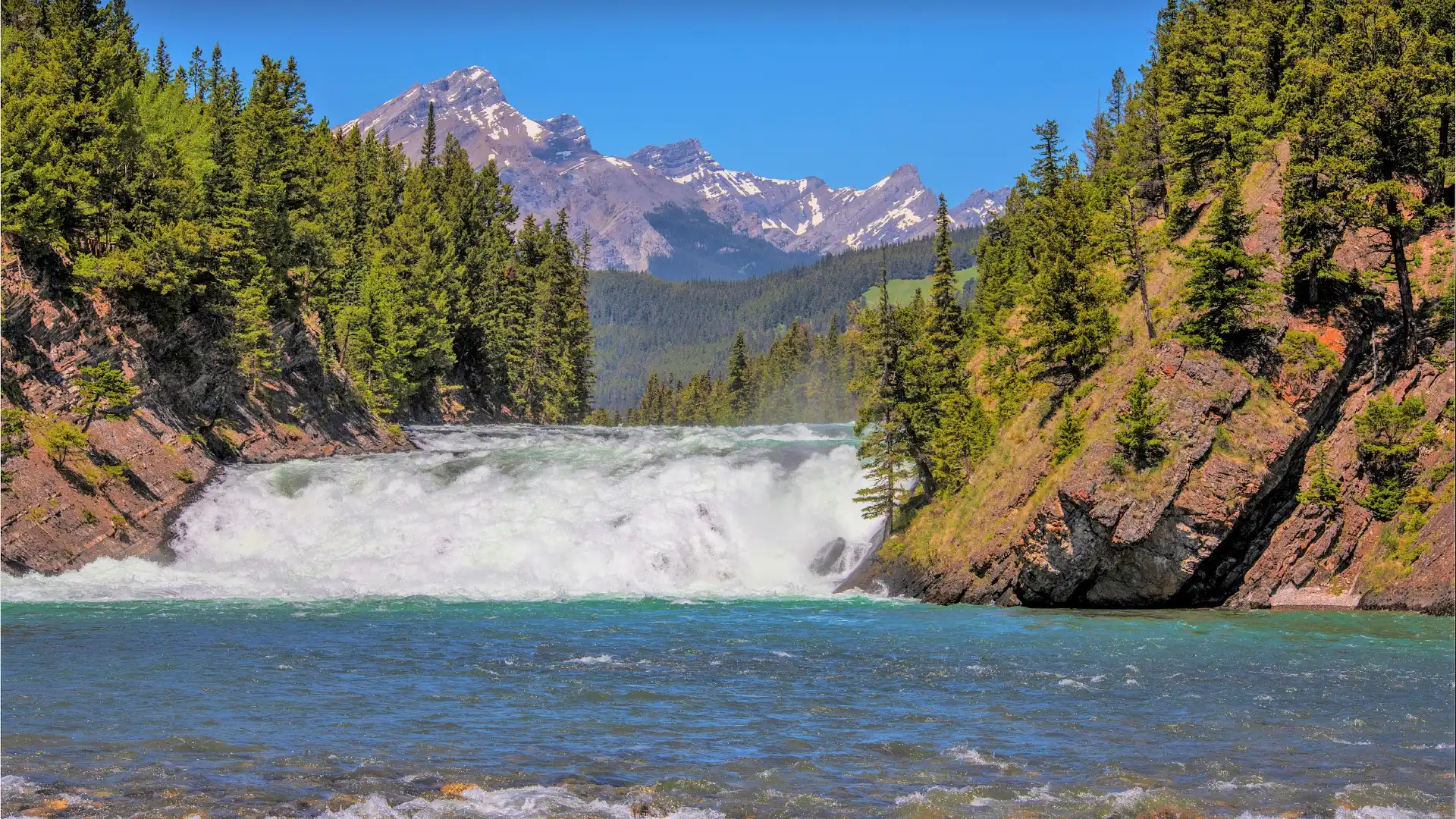ボウ滝周辺のホテル