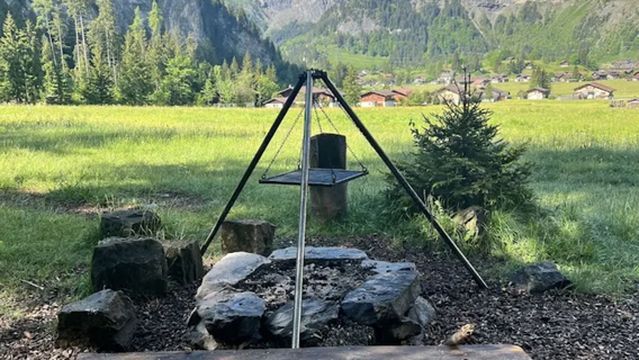 Kinderspielplatz mit Feuerstelle