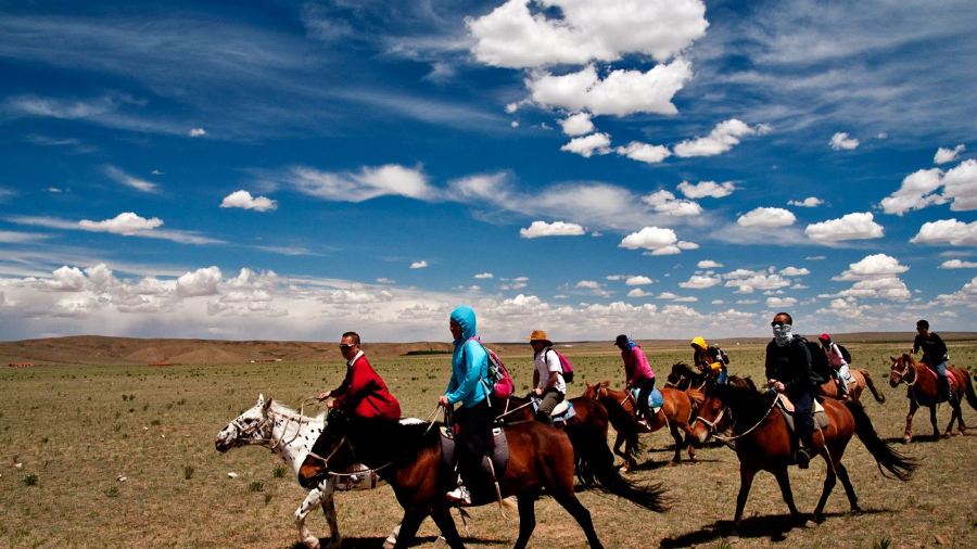 希拉穆仁草原扎日格牧民家餐包