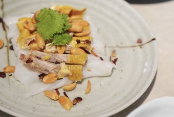 Yì By Jereme Leung User Photo