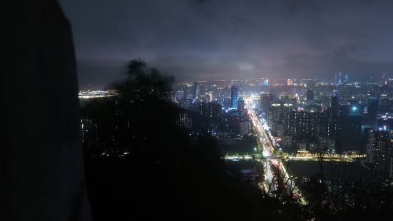 还可以，没事上去看看，夜景也不错，就是夜景下来时好多地方没路